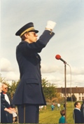 Photo en couleur du directeur lors du festival de 1987